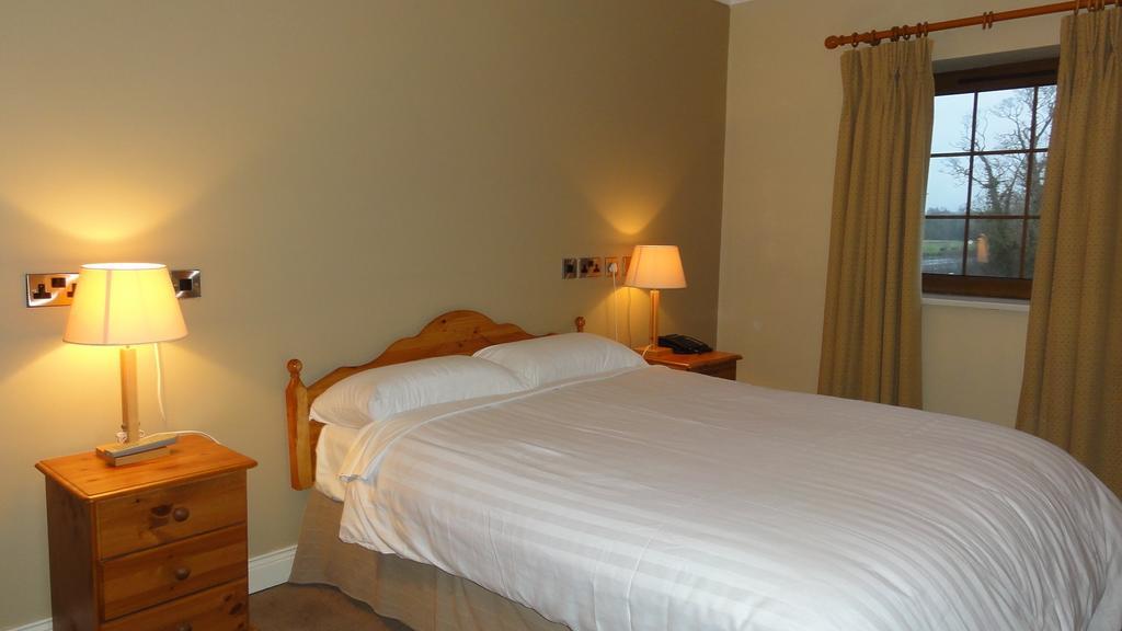 Hannon'S Hotel Roscommon Oda fotoğraf